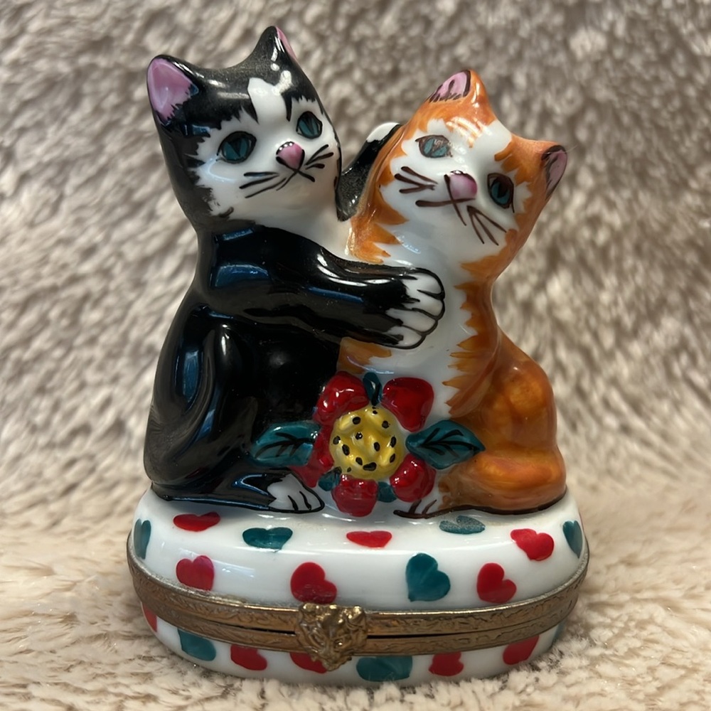 LIMOGES France Playful Cats Trinket Box - Picture 1 of 10